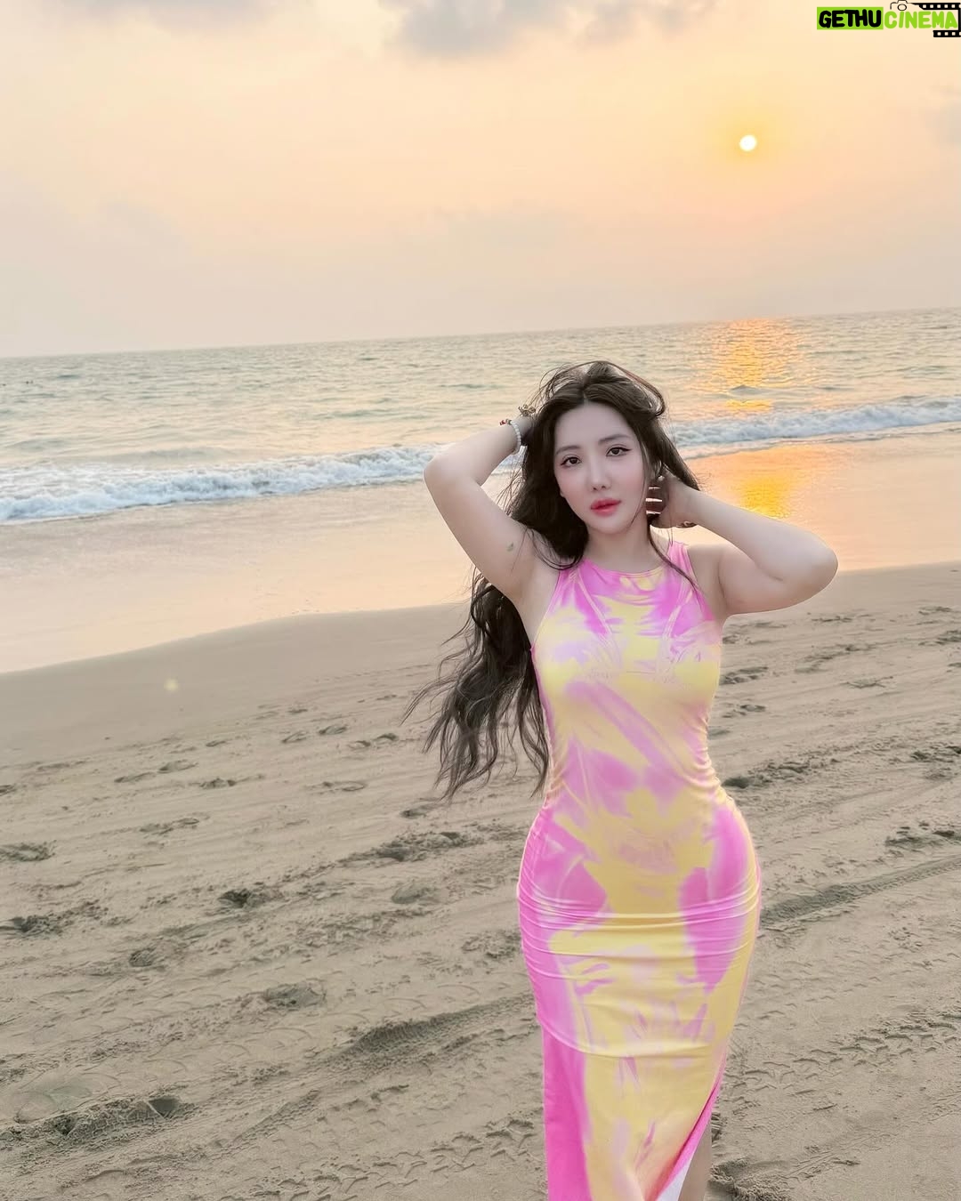 Hsu Eaint San - 1.5K Likes - လွမ်းနေပီဆိုလို့ 🤭

#EMPRESS_HSU 🍀🌟💎😇
 *ဆုအိမ့်စံ*👸🏻