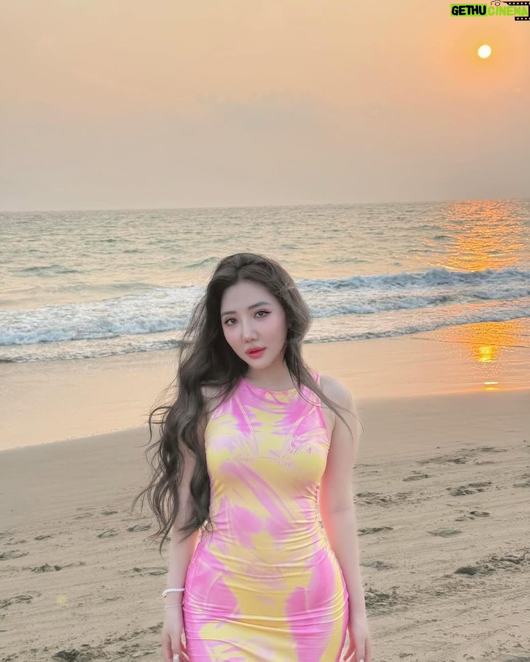 Hsu Eaint San - 1.5K Likes - လွမ်းနေပီဆိုလို့ 🤭

#EMPRESS_HSU 🍀🌟💎😇
 *ဆုအိမ့်စံ*👸🏻