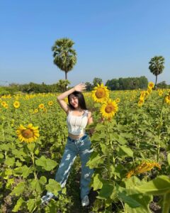 Actress Hsu Eaint San HD Photos and Wallpapers August 2025