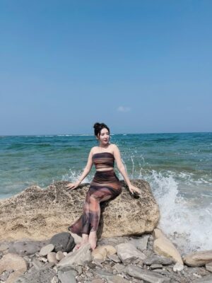 Hsu Eaint San Instagram - 🌊 ပင်လယ်ပြင်မှာ အချစ်ရှိလား 🩵