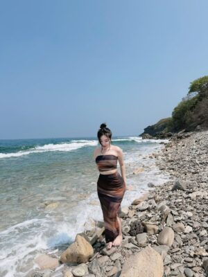 Hsu Eaint San Instagram - 🌊 ပင်လယ်ပြင်မှာ အချစ်ရှိလား 🩵