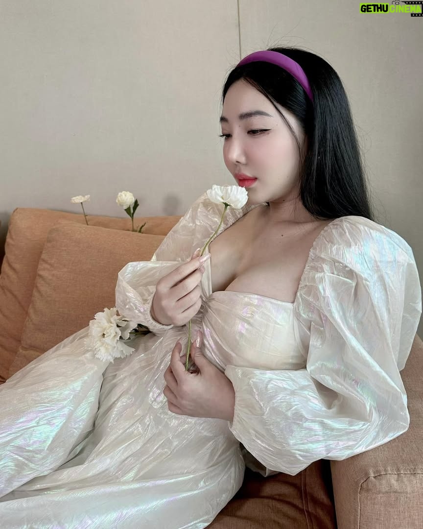 Hsu Eaint San - 3.2K Likes - အိမ်မက်ထဲ တို့ဆုံမယ် … 🤍အပိုမပြောပါ ခလေးလေးရယ်

#EMPRESS_HSU 🍀🌟💎😇
 *ဆုအိမ့်စံ*👸🏻