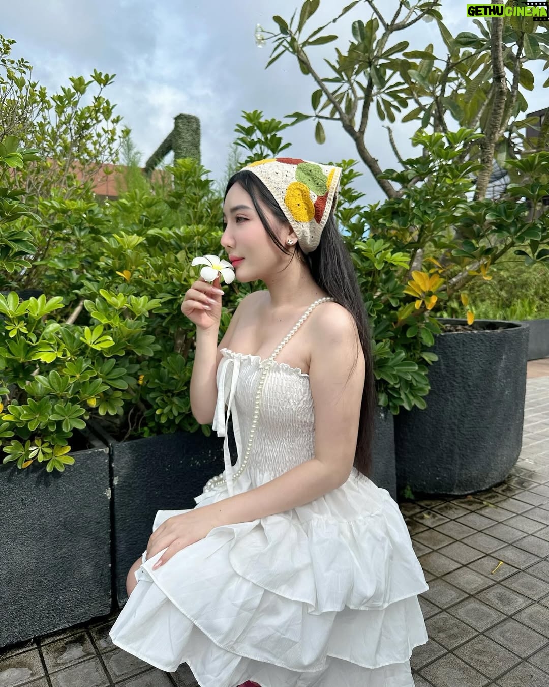 Hsu Eaint San - 2.2K Likes - 🌼