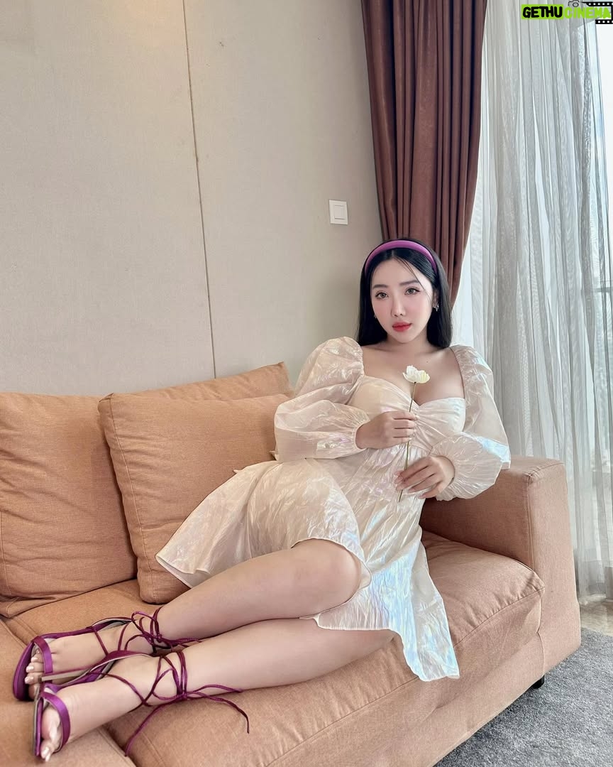 Hsu Eaint San - 3.2K Likes - အိမ်မက်ထဲ တို့ဆုံမယ် … 🤍အပိုမပြောပါ ခလေးလေးရယ်

#EMPRESS_HSU 🍀🌟💎😇
 *ဆုအိမ့်စံ*👸🏻