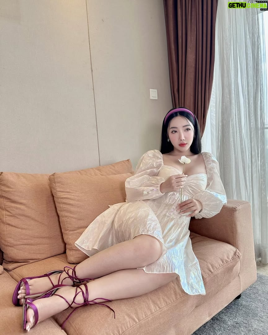 Hsu Eaint San - 3.2K Likes - အိမ်မက်ထဲ တို့ဆုံမယ် … 🤍အပိုမပြောပါ ခလေးလေးရယ်

#EMPRESS_HSU 🍀🌟💎😇
 *ဆုအိမ့်စံ*👸🏻