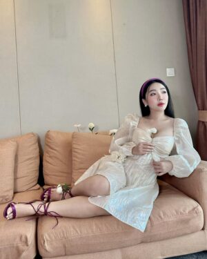 Hsu Eaint San Instagram - အိမ်မက်ထဲ တို့ဆုံမယ် … 🤍အပိုမပြောပါ ခလေးလေးရယ်
#EMPRESS_HSU 🍀🌟💎😇
*ဆုအိမ့်စံ*👸🏻
