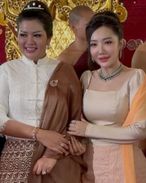 Hsu Eaint San Instagram - မခိုင်နှင်းဝေ ရဲ့ ကလေးတွေ ရှင်ပြု နားသ အလှူမှာ ပါဝင်အားဖြည့် 🥰