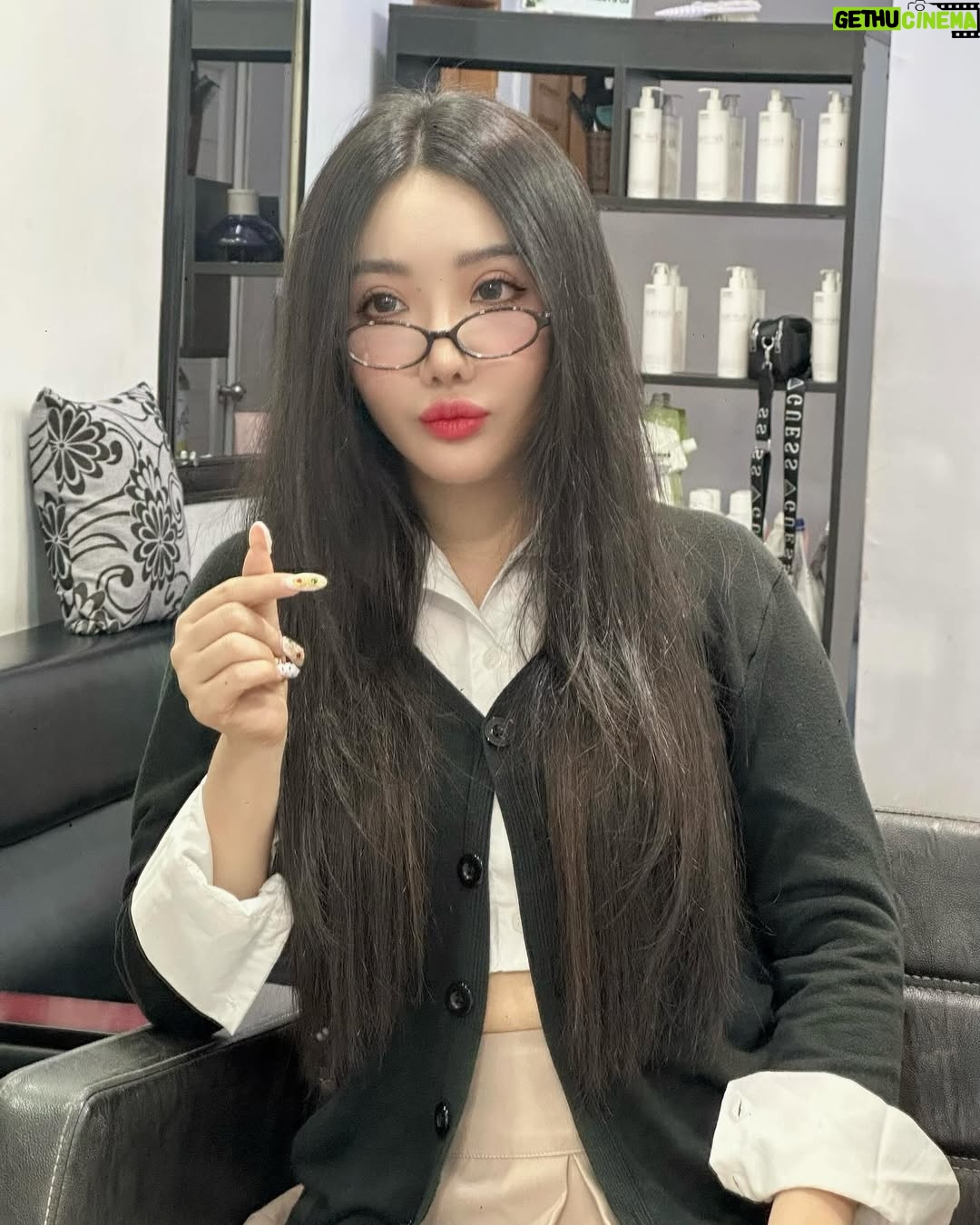 Hsu Eaint San - 1.2K Likes - အရမ်းလွမ်းနေပီ ပြောလို့ … 🫶🏻
