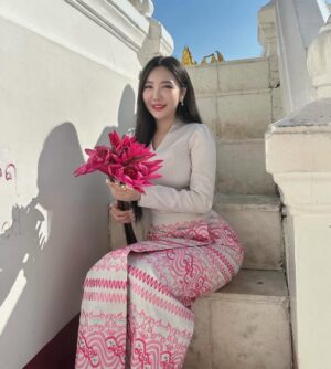 Hsu Eaint San Instagram - ပန်းလေးတွေမွှေးတယ် 🪷🫶🏻🤍