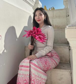 Hsu Eaint San Instagram - ပန်းလေးတွေမွှေးတယ် 🪷🫶🏻🤍