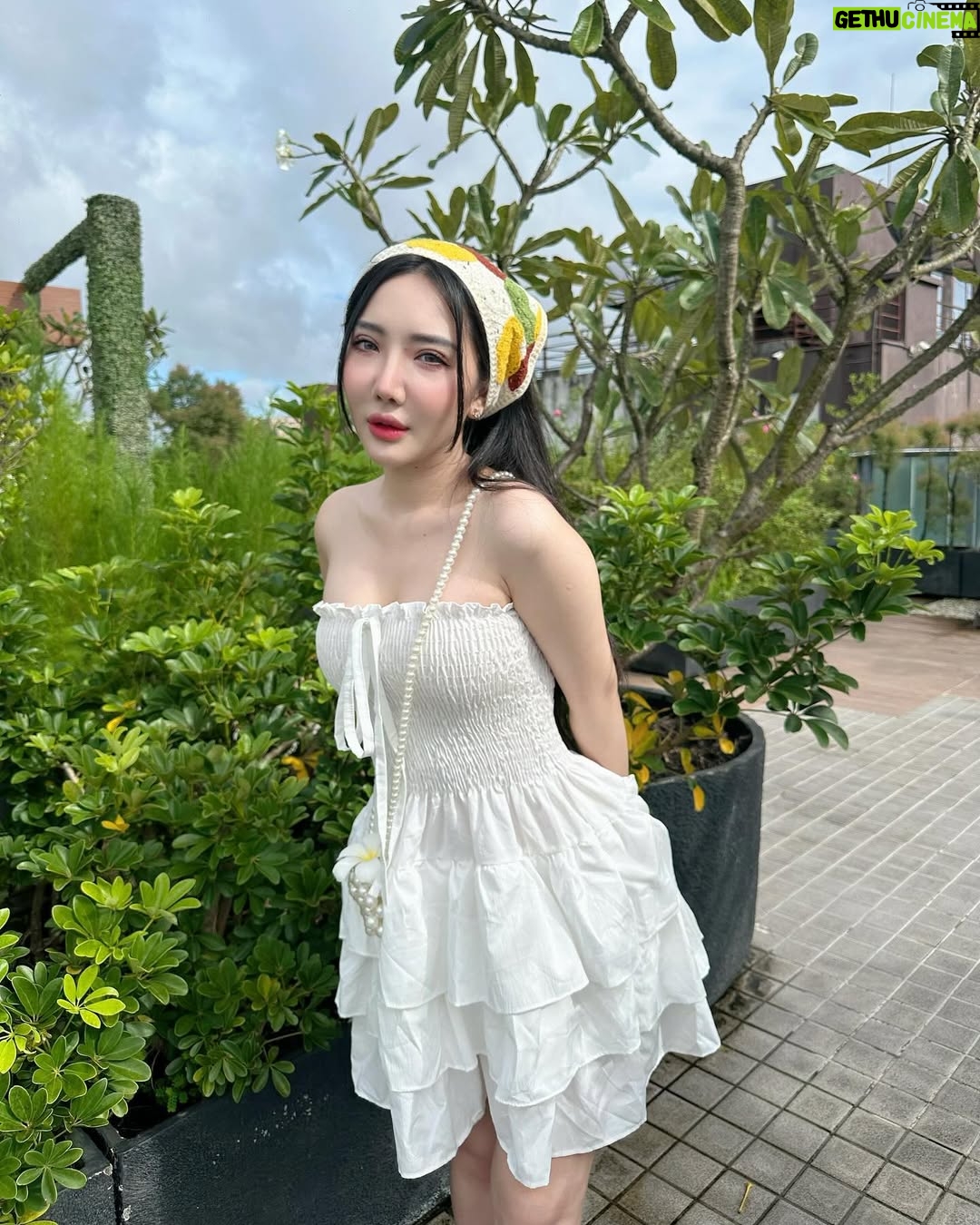 Hsu Eaint San - 2.2K Likes - 🌼