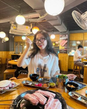 Hsu Eaint San Instagram - ကောင်မလေးတယောက်တော့ပြန်လိုချင်ပါတယ် 🫶🏻
#EMPRESS_HSU 🍀🌟💎😇
*ဆုအိမ့်စံ*👸🏻