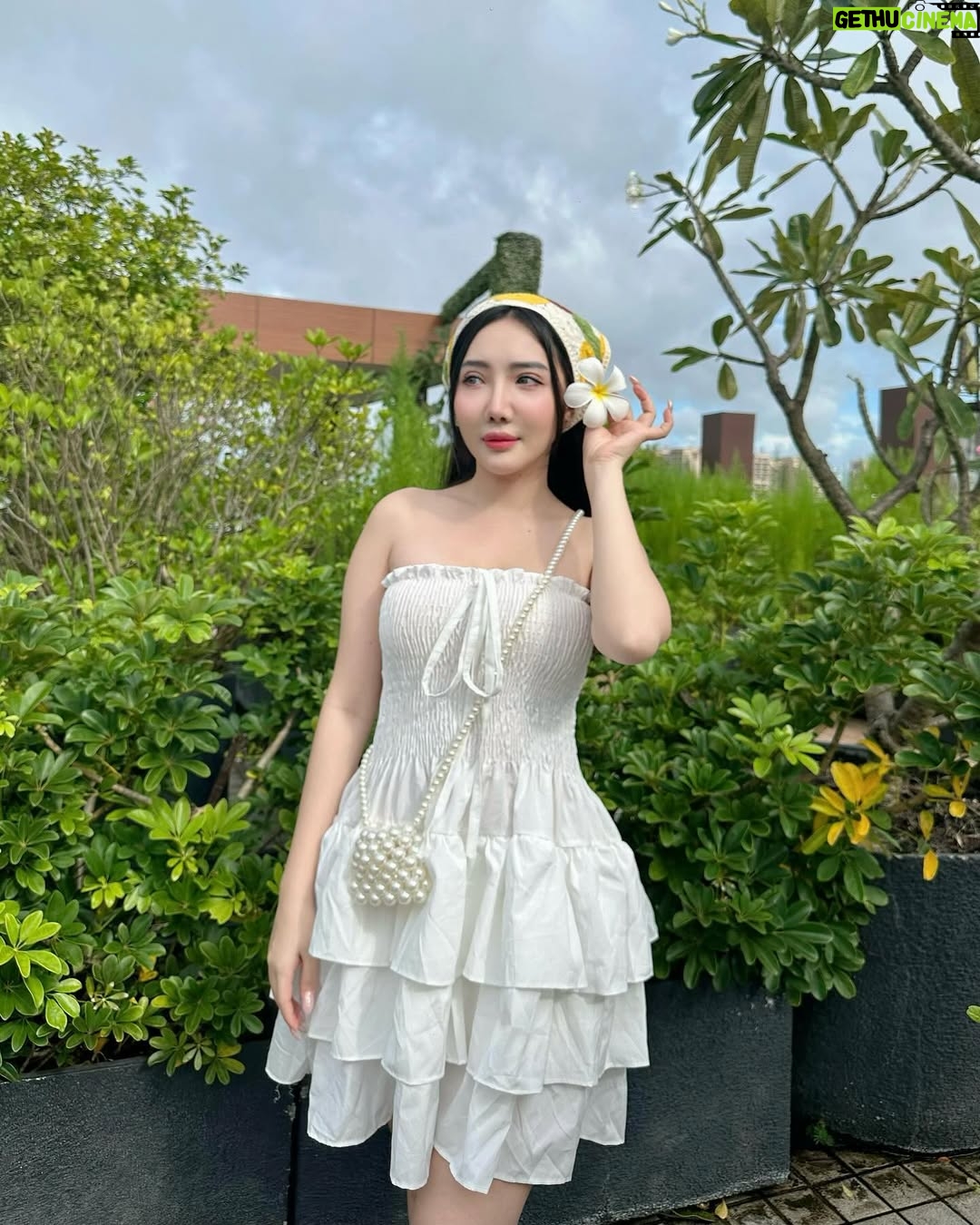 Hsu Eaint San - 2.2K Likes - 🌼
