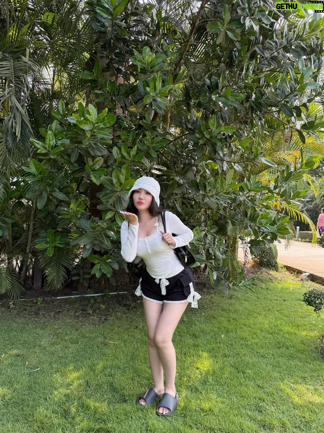 Hsu Eaint San - 1.2K Likes - 🌸✨