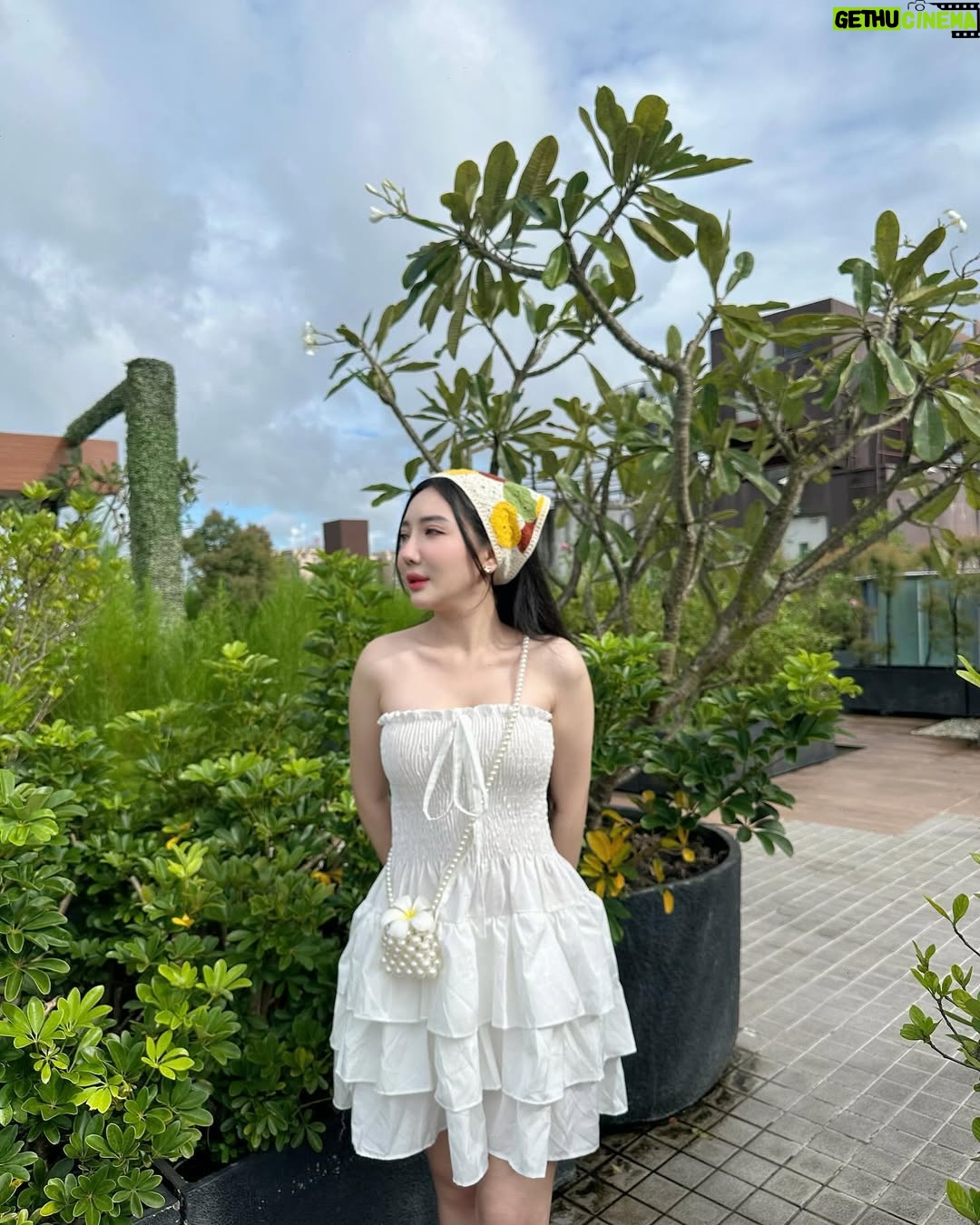 Hsu Eaint San - 2.2K Likes - 🌼