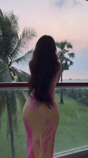Hsu Eaint San Instagram - Beach View 💛🩷