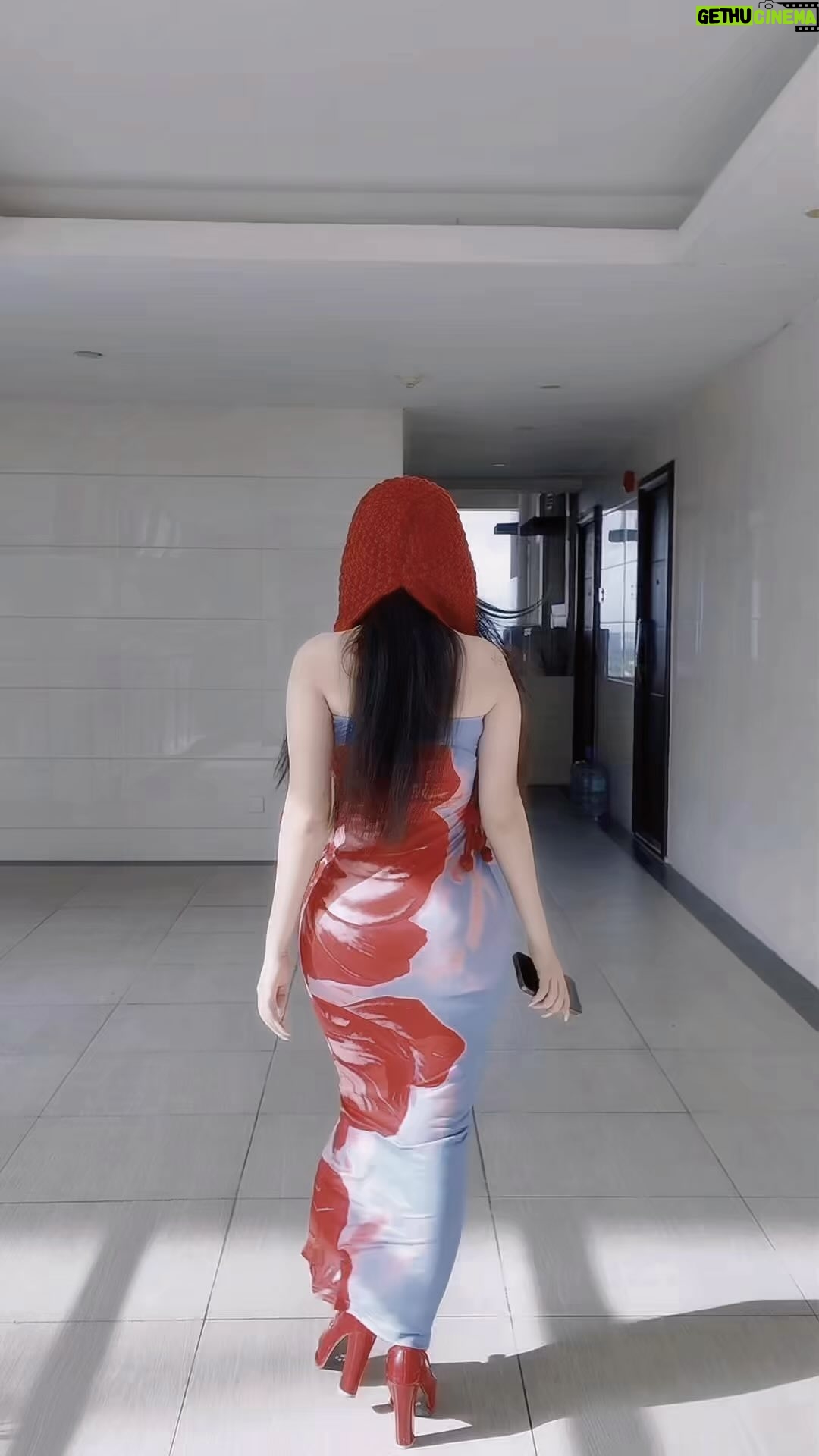 Hsu Eaint San - 1.8K Likes - Falling in love with myself 🥰