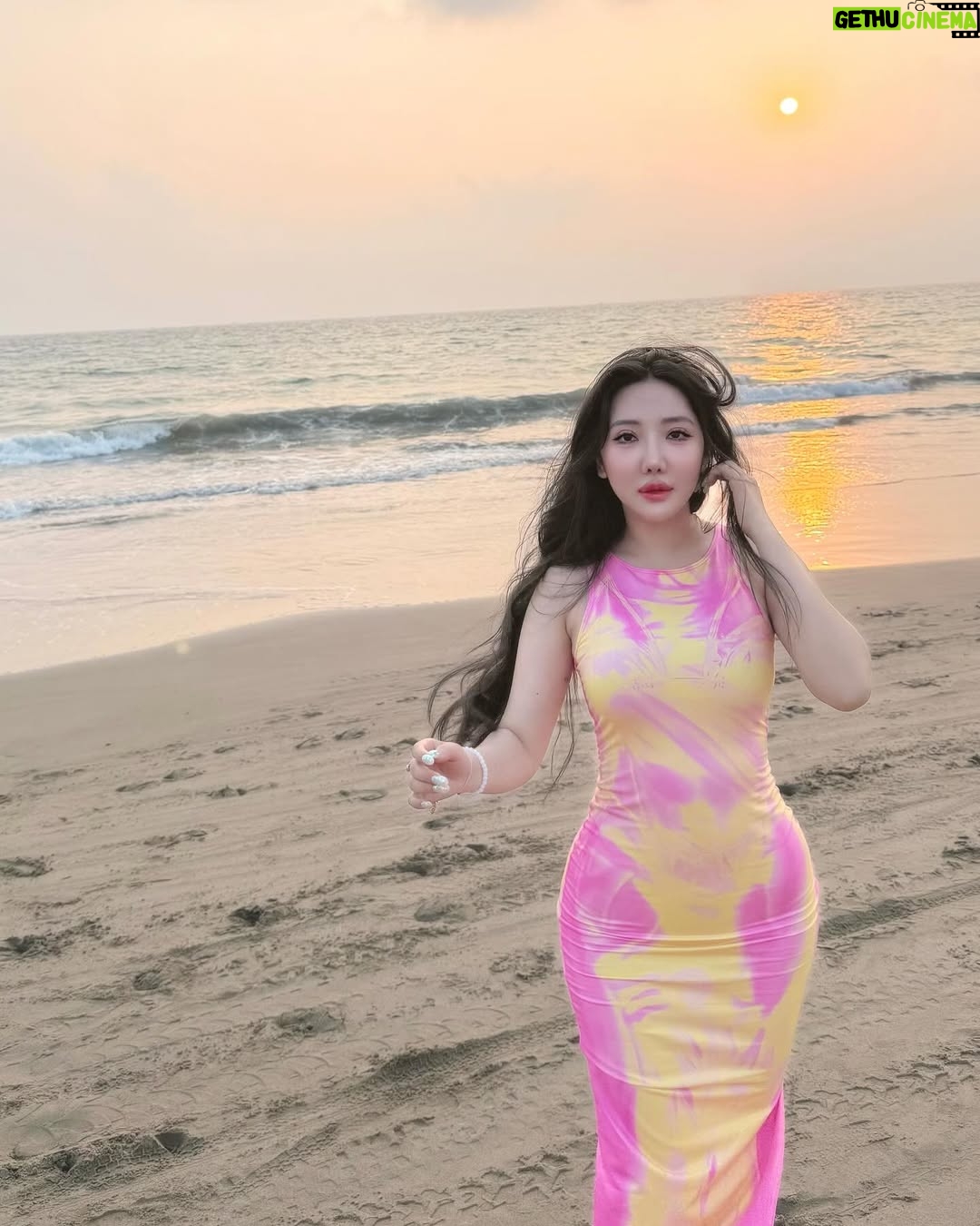 Hsu Eaint San - 1.5K Likes - လွမ်းနေပီဆိုလို့ 🤭

#EMPRESS_HSU 🍀🌟💎😇
 *ဆုအိမ့်စံ*👸🏻