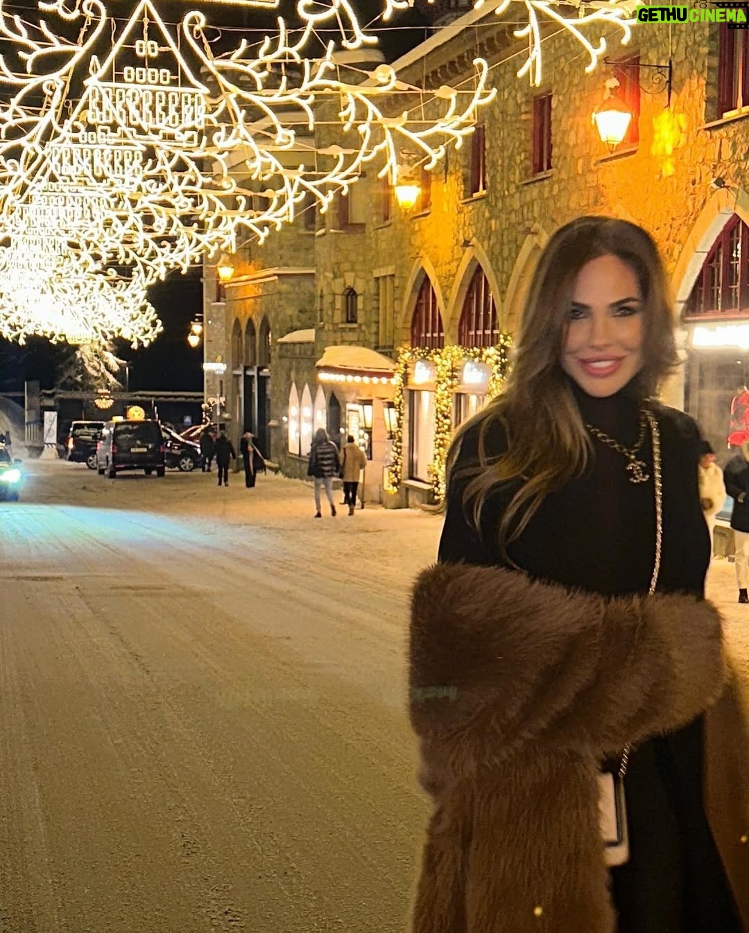 Ilary Blasi - 201.2K Likes - 