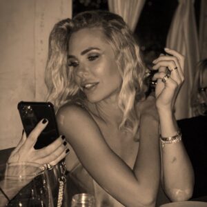 Ilary Blasi Instagram - Serate milanesi 🍷🍷🍷