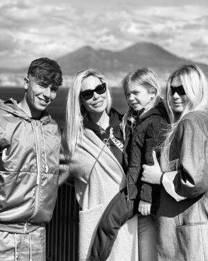 Ilary Blasi Instagram - Pasqua 2023❤️❤️❤️