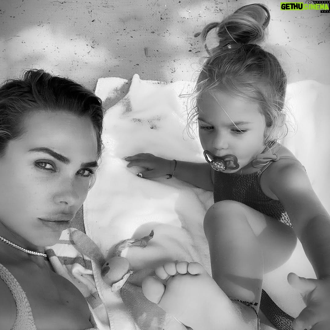 Ilary Blasi - 110.5K Likes - Nap 😴 ....🤨