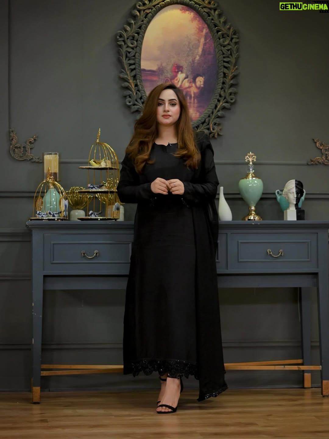 Inaya Khan - 6.4K Likes - Sahiba 🖤
Had a lovely morning at @arydigital.tv Good morning Pakistan 🙌🏻
wearing this beautiful outfit by @hanim__official ✨
Bag by @purs.e7 ✨✨