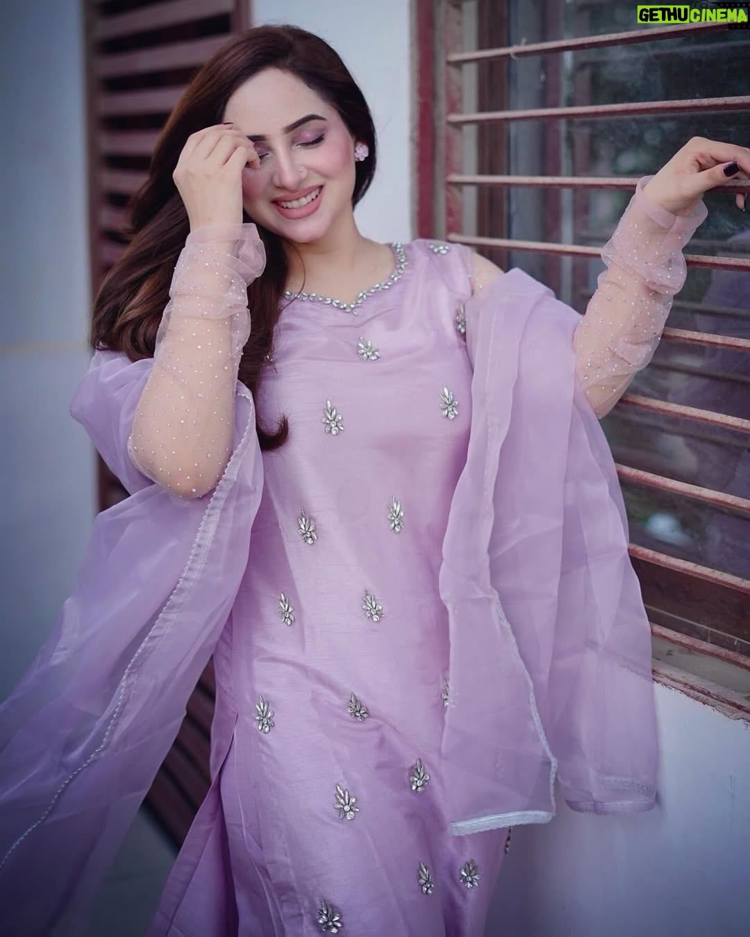 Inaya Khan - 6.2K Likes - Lilac colour got me this Eid like 💜✨🫶🏻
Wearing this beautiful Jorda by @hanim__official ✨
Photographer @shoaibeezphotographyandfilms 📸
#eiduladha2025 #eidlook #desiswag #inayakhan #innakhan100