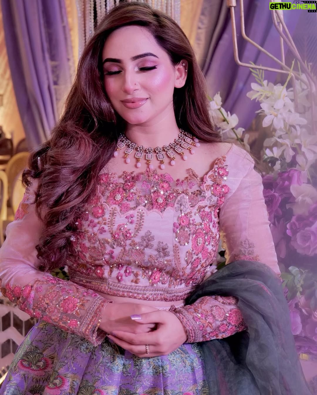 Inaya Khan - 17.8K Likes - 💜🌸✨
What a blast sangeet last night 🙌🏻✨ #rabesain 🌸
Wearing @zaraasif.official ✨✨
Photography @munibrehman_studio 📸📸
Makeup and styling by me ofcourse 🙌🏻💜