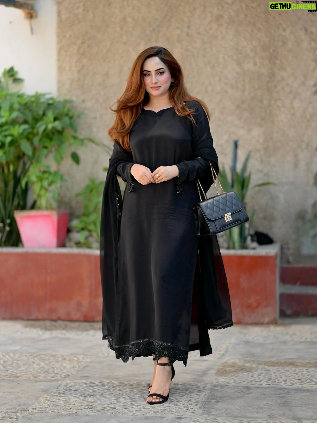 Inaya Khan - 6.4K Likes - Sahiba 🖤
Had a lovely morning at @arydigital.tv Good morning Pakistan 🙌🏻
wearing this beautiful outfit by @hanim__official ✨
Bag by @purs.e7 ✨✨