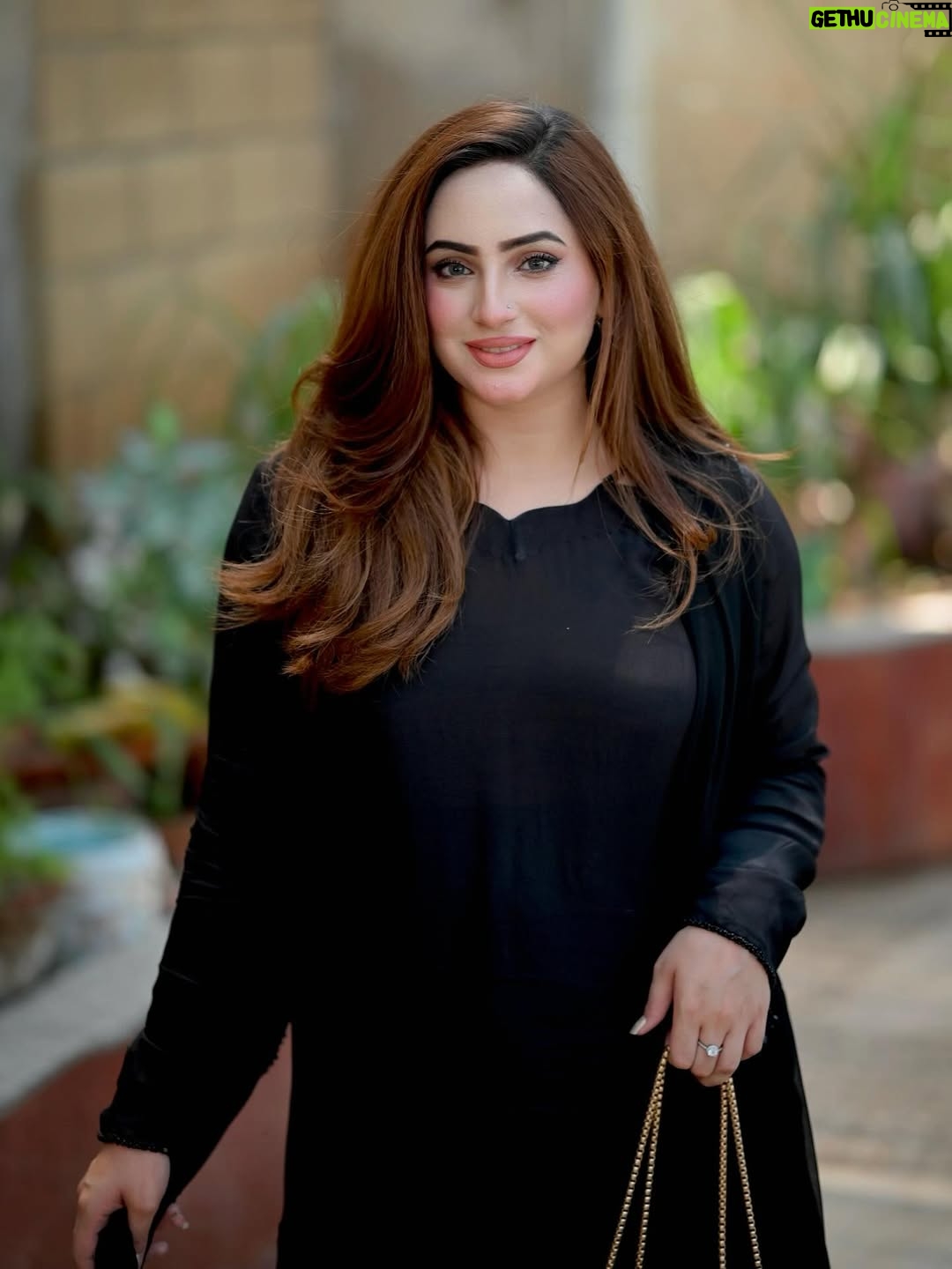 Inaya Khan - 6.4K Likes - Sahiba 🖤
Had a lovely morning at @arydigital.tv Good morning Pakistan 🙌🏻
wearing this beautiful outfit by @hanim__official ✨
Bag by @purs.e7 ✨✨
