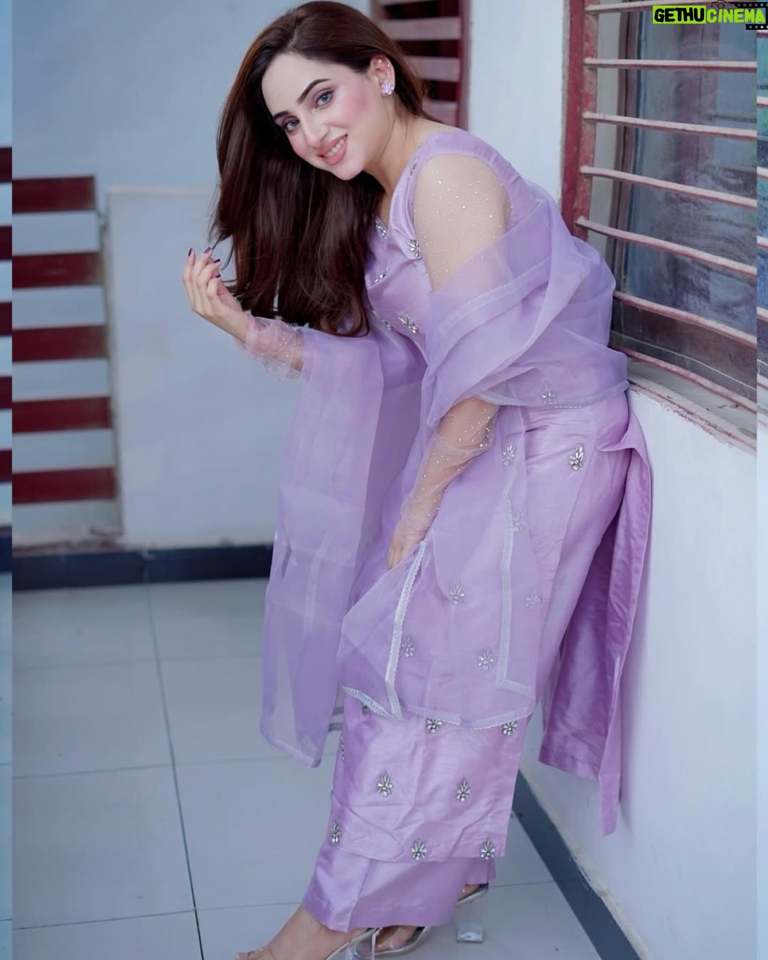 Inaya Khan - 6.2K Likes - Lilac colour got me this Eid like 💜✨🫶🏻
Wearing this beautiful Jorda by @hanim__official ✨
Photographer @shoaibeezphotographyandfilms 📸
#eiduladha2025 #eidlook #desiswag #inayakhan #innakhan100