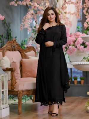Inaya Khan Instagram - Sahiba 🖤
Had a lovely morning at @arydigital.tv Good morning Pakistan 🙌🏻
wearing this beautiful outfit by @hanim__official ✨
Bag by @purs.e7 ✨✨