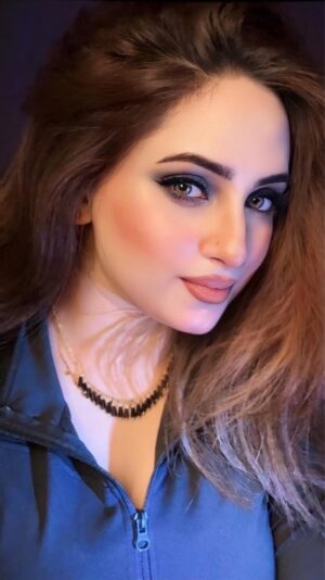 Inaya Khan Instagram - Created this Amazing Blue Smokey eyes look by using products by @aquacolorline @glamorous_face_makeup 💙🖤