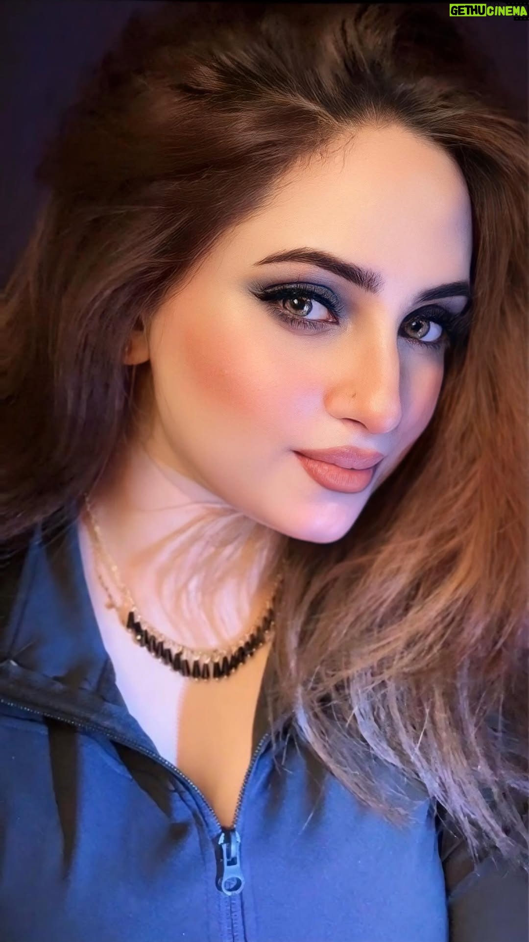 Inaya Khan - 4K Likes - Created this Amazing Blue Smokey eyes look by using products by @aquacolorline @glamorous_face_makeup 💙🖤