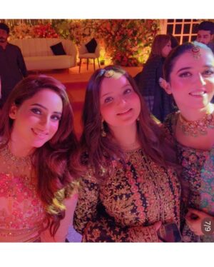 Inaya Khan Instagram - 💜🌸✨
What a blast sangeet last night 🙌🏻✨ #rabesain 🌸
Wearing @zaraasif.official ✨✨
Photography @munibrehman_studio 📸📸
Makeup and styling by me ofcourse 🙌🏻💜