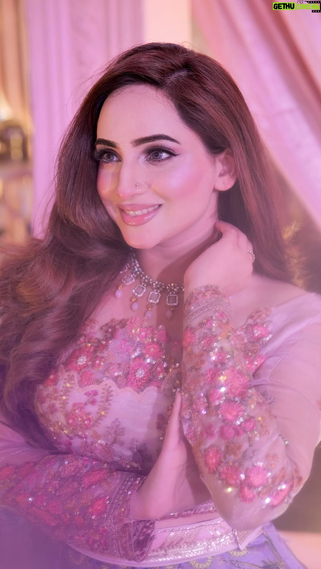 Inaya Khan - 4.6K Likes - Saibo 🌸 
Wearing this Beautiful choli lehenga from @zaraasif.official ✨✨
Videographer @munibrehman_studio 🖤🎥
#inayakhan #innakhan100 #rabesain #weddingseason #ɪɴsᴛᴀɢᴏᴏᴅ