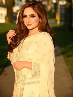 Inaya Khan Instagram - Saiyaara tu 🤎⚜️
#throwback🔙 #lastyear