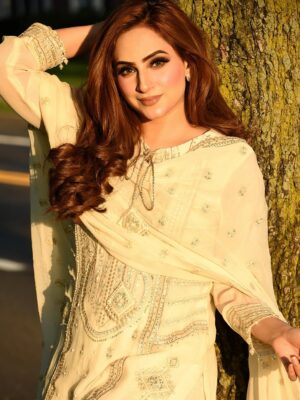 Inaya Khan Instagram - Saiyaara tu 🤎⚜️
#throwback🔙 #lastyear