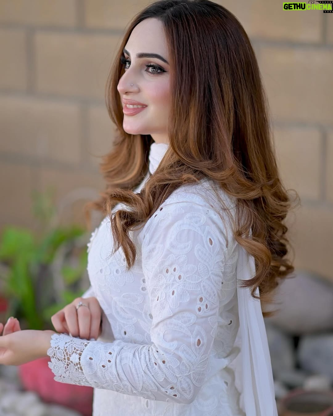 Inaya Khan - 4.2K Likes - Tere Ishq da jam haseen aye 🤍❕
Wearing this beautiful dress by @arshbysamra 🕊️