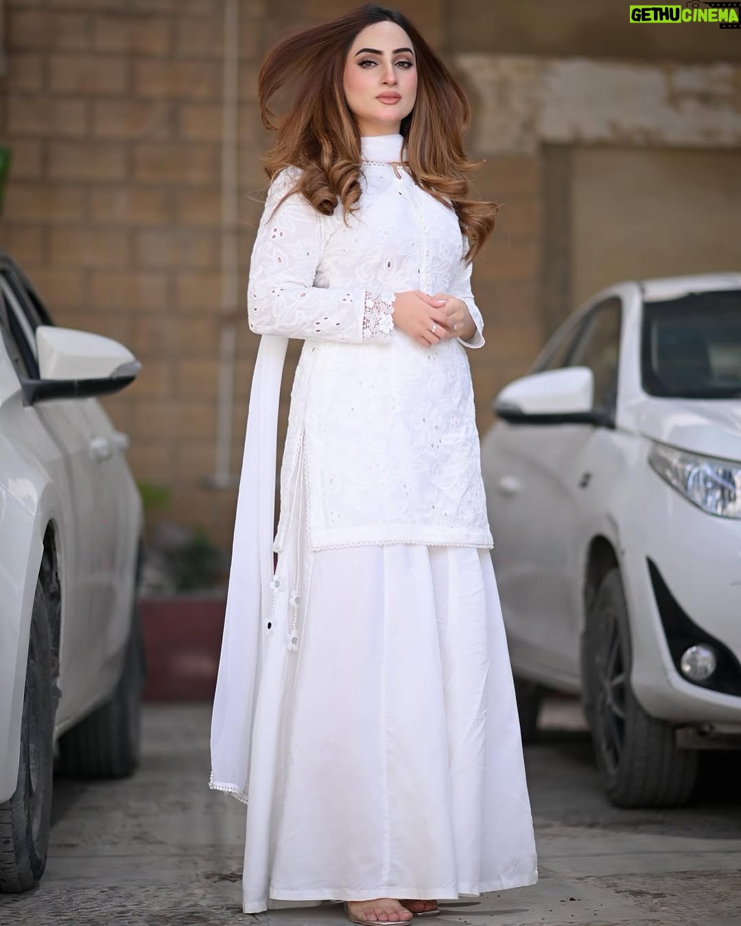 Inaya Khan - 4.2K Likes - Tere Ishq da jam haseen aye 🤍❕
Wearing this beautiful dress by @arshbysamra 🕊️