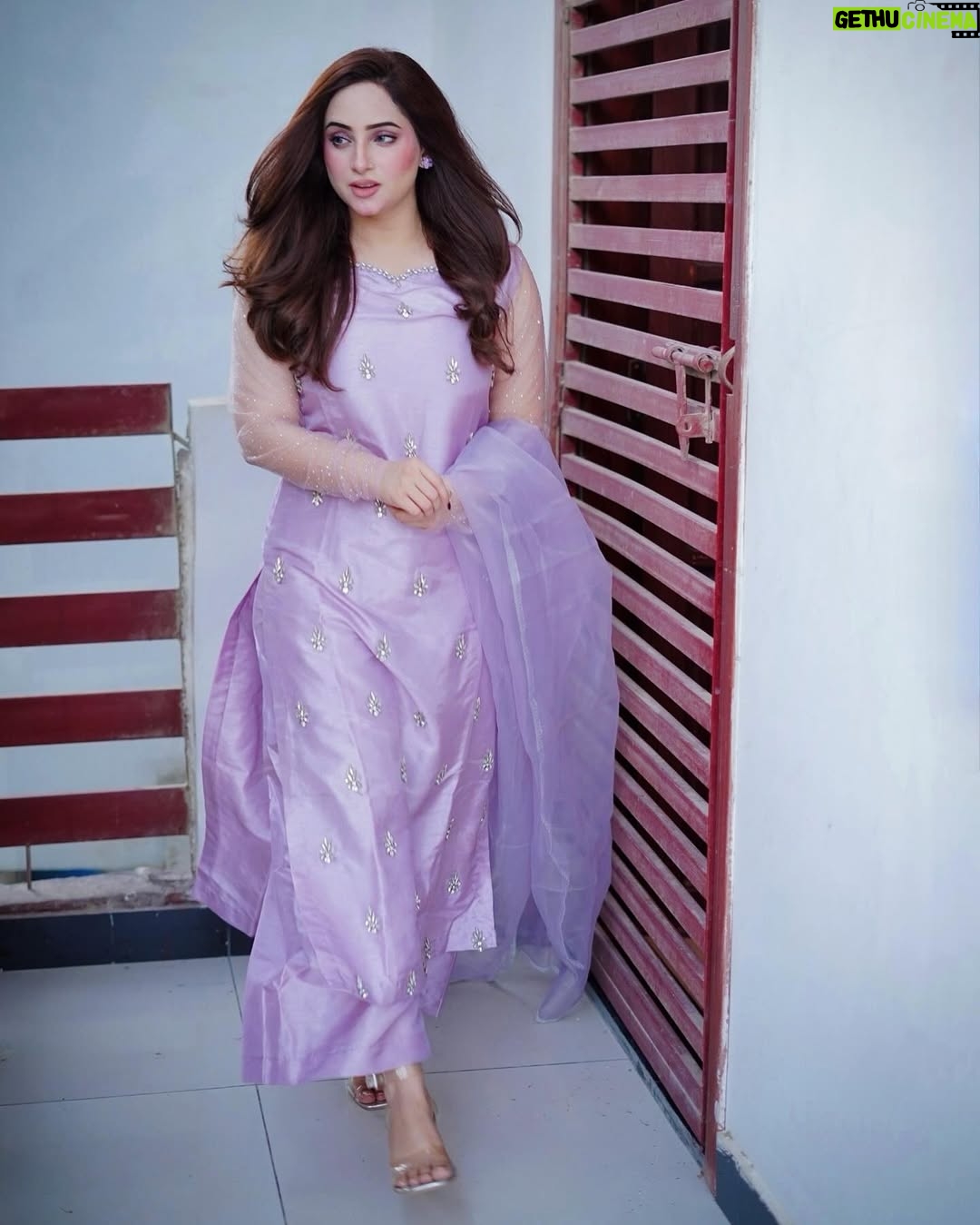 Inaya Khan - 6.2K Likes - Lilac colour got me this Eid like 💜✨🫶🏻
Wearing this beautiful Jorda by @hanim__official ✨
Photographer @shoaibeezphotographyandfilms 📸
#eiduladha2025 #eidlook #desiswag #inayakhan #innakhan100