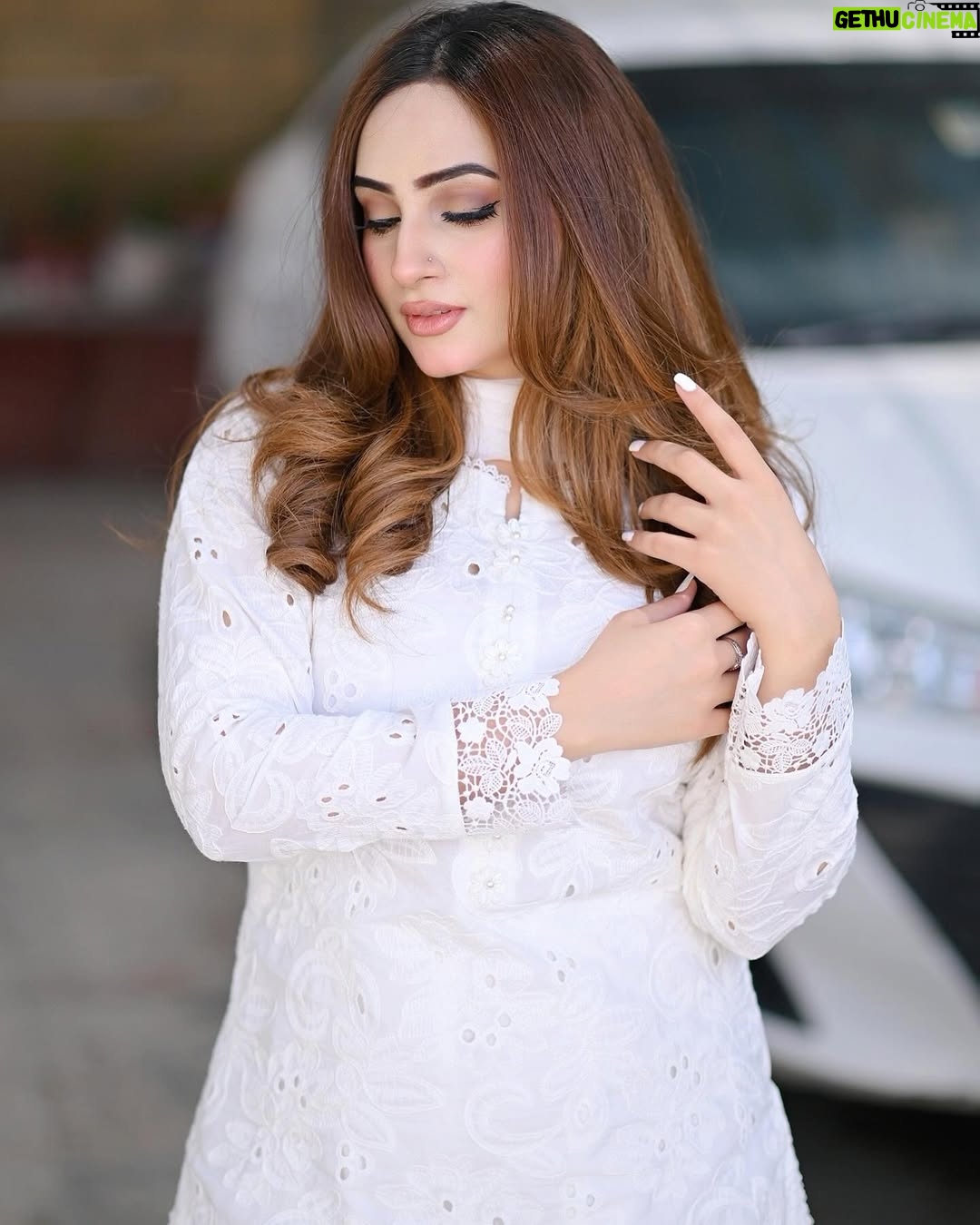 Inaya Khan - 4.2K Likes - Tere Ishq da jam haseen aye 🤍❕
Wearing this beautiful dress by @arshbysamra 🕊️