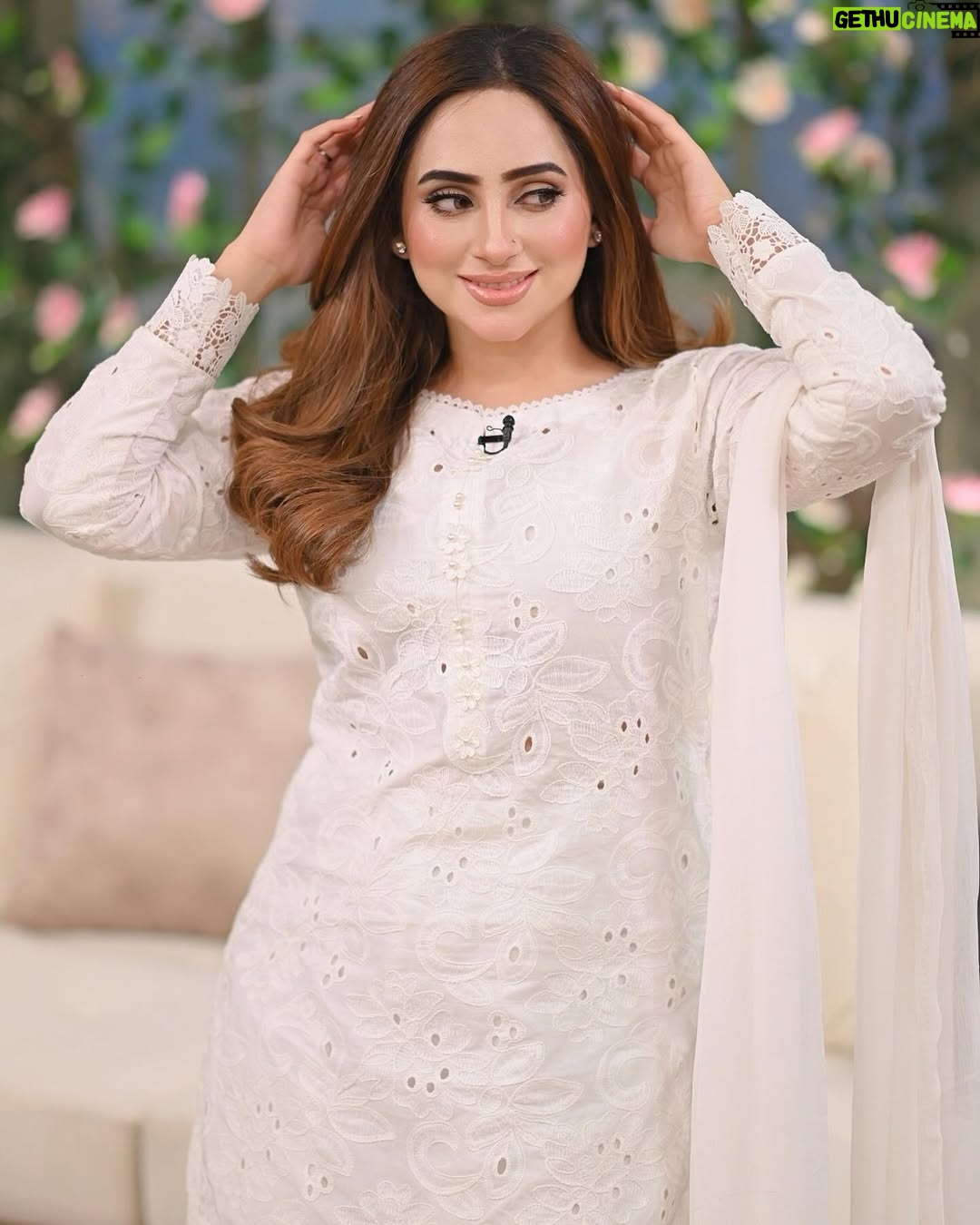 Inaya Khan - 4.2K Likes - Tere Ishq da jam haseen aye 🤍❕
Wearing this beautiful dress by @arshbysamra 🕊️
