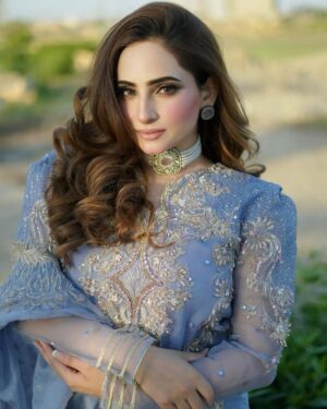 Inaya Khan Instagram - Eid 2nd day look 🪻✨
Wearing @jamniibyharoonafzaal 🤍
Photographer @shotby_salman 📸
Neckwear @nagina_houseofjewels ✨💫