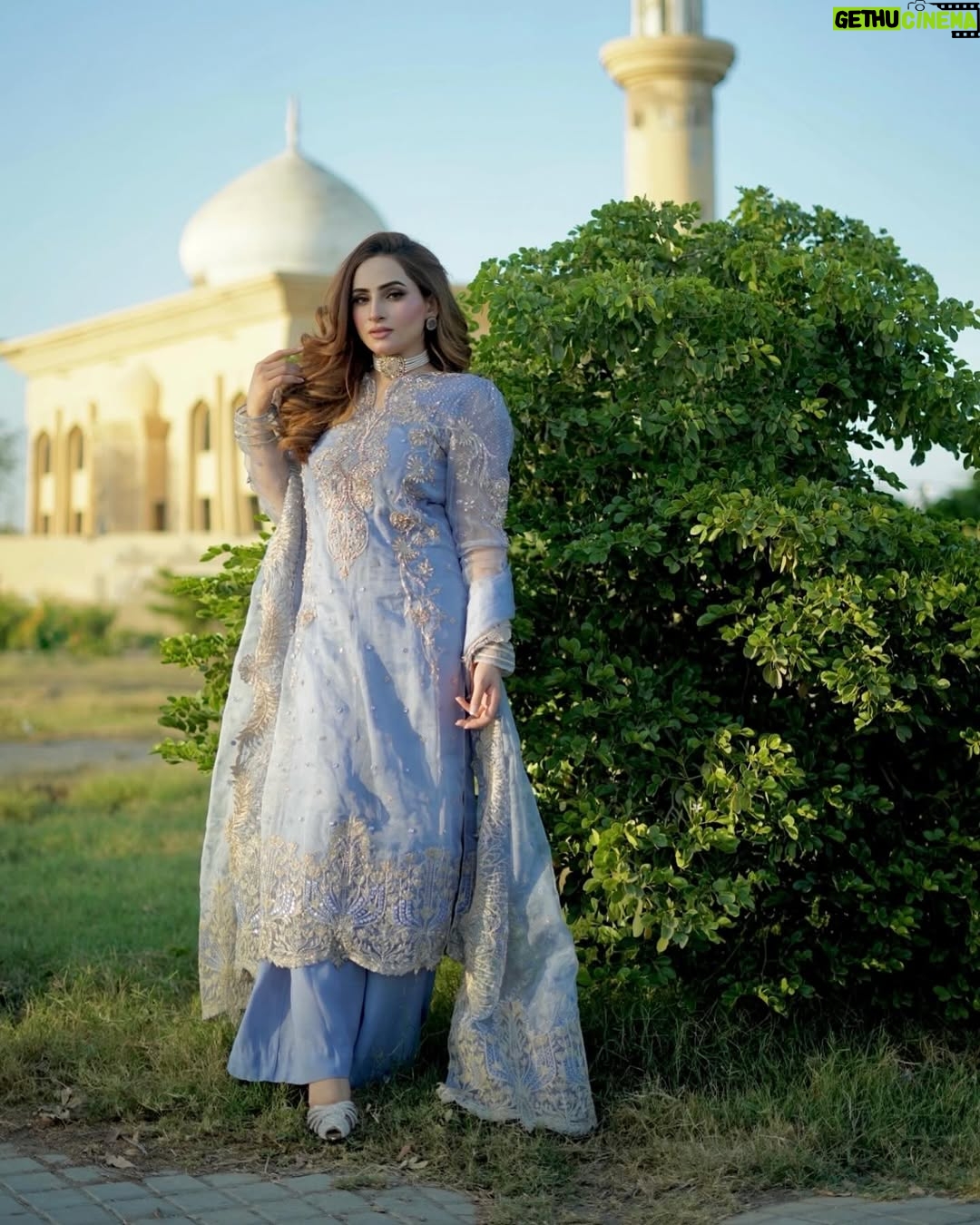 Inaya Khan - 4.1K Likes - Eid 2nd day look 🪻✨
Wearing @jamniibyharoonafzaal 🤍
Photographer @shotby_salman 📸
Neckwear @nagina_houseofjewels ✨💫