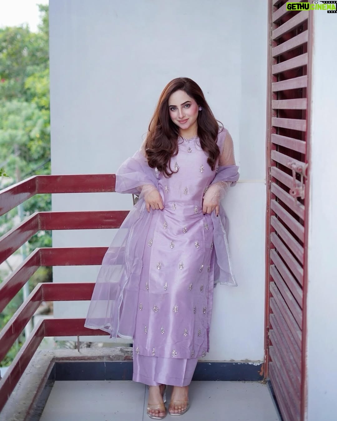 Inaya Khan - 6.2K Likes - Lilac colour got me this Eid like 💜✨🫶🏻
Wearing this beautiful Jorda by @hanim__official ✨
Photographer @shoaibeezphotographyandfilms 📸
#eiduladha2025 #eidlook #desiswag #inayakhan #innakhan100