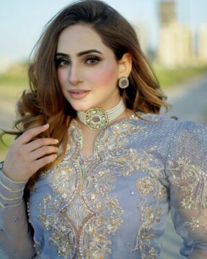 Inaya Khan Instagram - Eid 2nd day look 🪻✨
Wearing @jamniibyharoonafzaal 🤍
Photographer @shotby_salman 📸
Neckwear @nagina_houseofjewels ✨💫