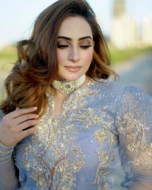 Inaya Khan Instagram - Eid 2nd day look 🪻✨
Wearing @jamniibyharoonafzaal 🤍
Photographer @shotby_salman 📸
Neckwear @nagina_houseofjewels ✨💫