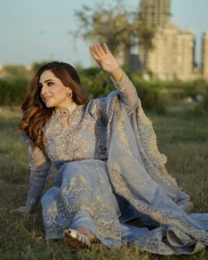Inaya Khan Instagram - Eid 2nd day look 🪻✨
Wearing @jamniibyharoonafzaal 🤍
Photographer @shotby_salman 📸
Neckwear @nagina_houseofjewels ✨💫